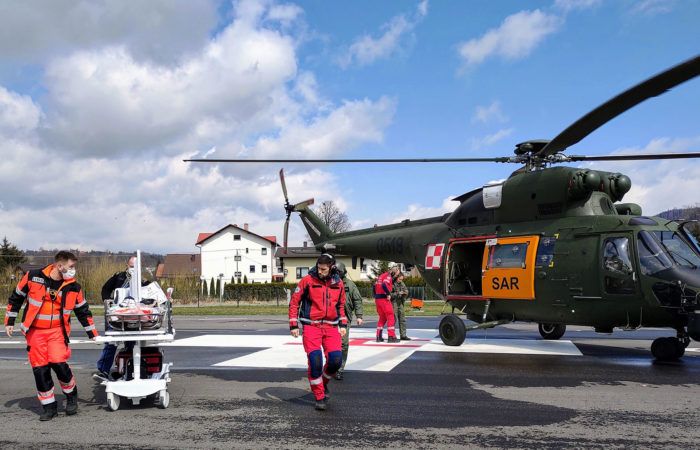 Lądowanie helikoptera na terenie Szpitala Żywiec